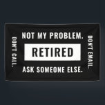 Niet mijn probleem Gepensioneerde Funny Retirement Spandoek<br><div class="desc">Een grappig,  minimalistisch geschenk voor de aftredende partij van een professional die met pensioen gaat.</div>