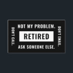 Niet mijn probleem Gepensioneerde Funny Retirement Visitekaartje<br><div class="desc">Een grappig,  minimalistisch visitekaartje met een zwart-wit cadeautje voor de beroepsbeoefenaar die met pensioen gaat. De typografische tekst kan met uw eigen douanebericht worden gepersonaliseerd. Als u contact wilt houden,  kunt u uw contactgegevens op de achterzijde van de kaart toevoegen.</div>