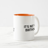 Niet mijn verjaardag tweekleurige koffiemok (Voorkant rechts)