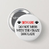 Niet minder met de gekke Dog Lady Ronde Button 5,7 Cm (Voorkant /achterkant)
