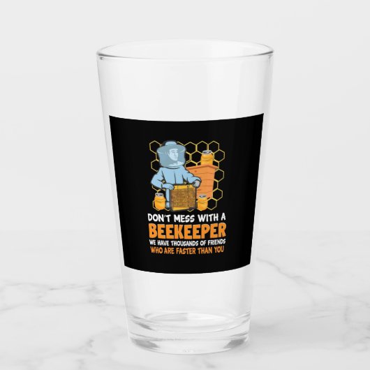 Niet minder met een bijenhouder glas (Voorkant)