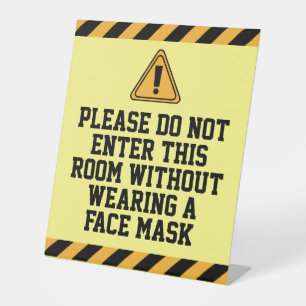Niet naar binnen gaan zonder mondmasker reclamebord met voetstuk
