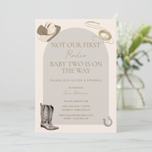 Niet Onze/Haar Eerste Rodeo Baby Stroo Uitnodiging (Staand voorkant)