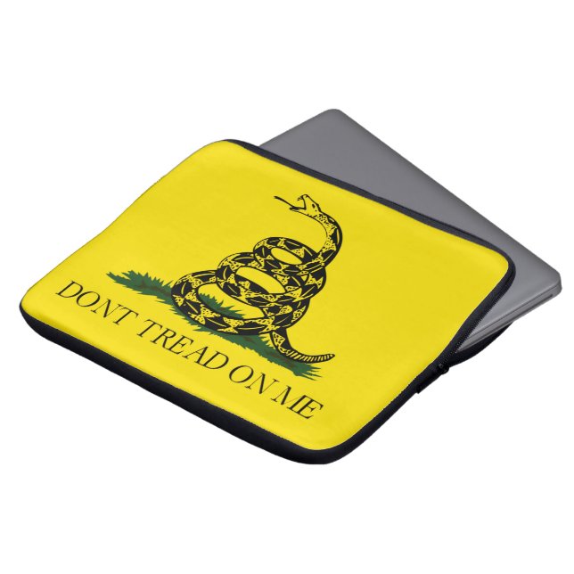 Niet op me laken met Gadsden American Flag Laptop Sleeve (Voorkant top)