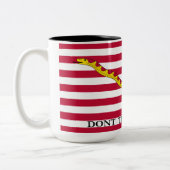 Niet op me lezen, Amerikaanse Naval Jack. Tweekleurige Koffiemok (Links)