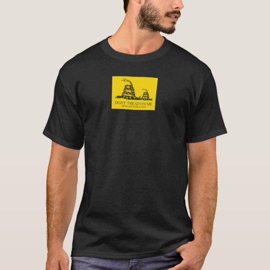Niet op mij of op mijn zoon Gadsden Parody meme. T-shirt (Voorkant)