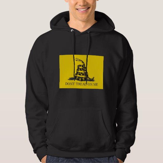 Niet op mij slaan Gadsden Flag BLACK YELLOW Hoodie (Voorkant)