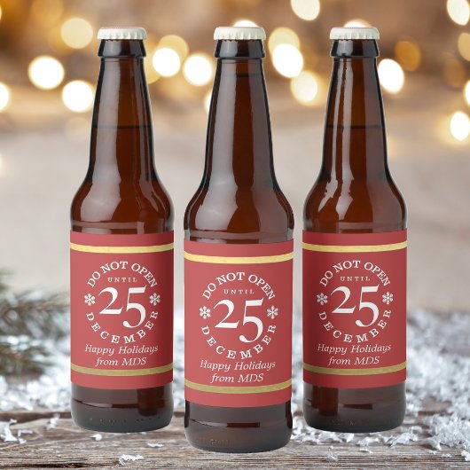 Niet openen tot de etiketten van de rode bierfles 