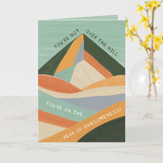 Niet over de Hill Peak of Awesomeness Verjaardag Kaart (Gele Bloem)