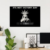 Niet Overwinningsdag - Veterans Day Statement Desi Poster (Thuiskantoor)