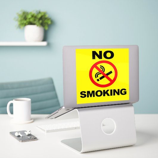 Niet roken op maat gesneden vinyl sticker (Laptop op bureau)
