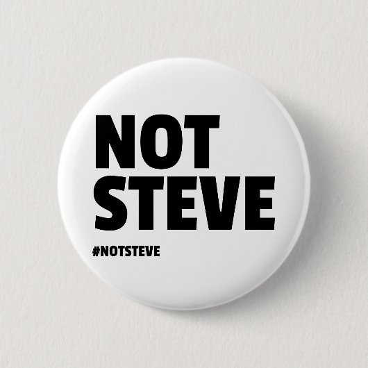 Niet Steve (Zwarte Tekst) Ronde Button 5,7 Cm (Voorkant)