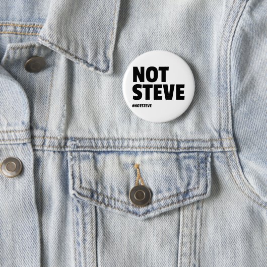 Niet Steve (Zwarte Tekst) Ronde Button 5,7 Cm (In situ)