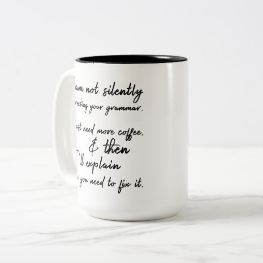 Niet stil corrigeren. Koffie eerst Tweekleurige Koffiemok (Voorkant links)