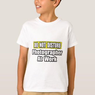 Niet storen...fotograaf op het werk t-shirt