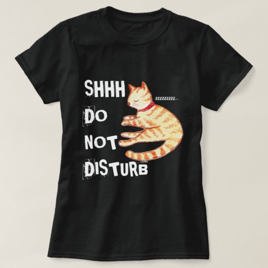 "Niet storen" Grappige slapende kat citaat T-shirt (Design voorkant)