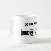 "Niet storen - introvert op het werk" koffie-mok Koffiemok (Voorkant links)