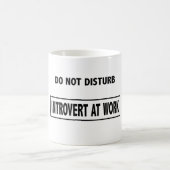 "Niet storen - introvert op het werk" koffie-mok Koffiemok (Center)