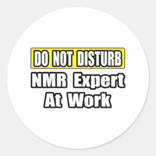 Niet storen...NMR expert op het werk Ronde Sticker