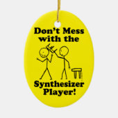 Niet te veel met de Synthesizer Player Keramisch Ornament (Voorkant)