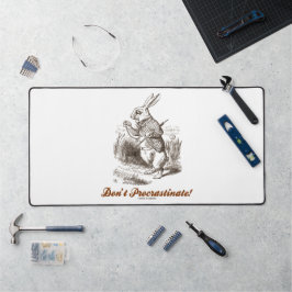Niet uitstellen! White Rabbit Watch Wonderland Bureaumat