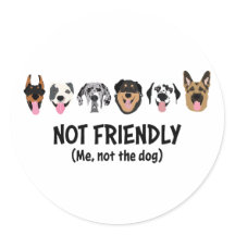 Niet vriendelijk me niet de hond grappig