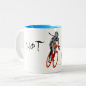 Niet vriendelijk. Vrouw, fietslijst en vlammen Tweekleurige Koffiemok (Voorkant links)