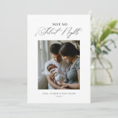 Niet zo'n stille nacht nieuwe babykerstKaart (Staand voorkant)