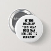 Niets doet je vrijdag opvallen ronde button 5,7 cm (Voorkant /achterkant)