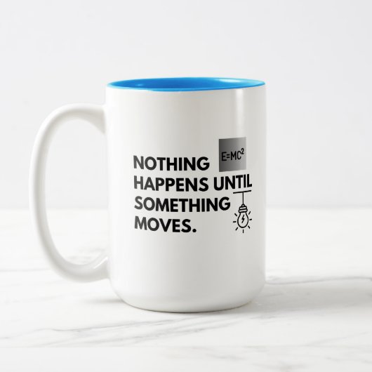 Niets gebeurt tot iets beweegt tweekleurige koffiemok (Links)