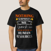 Niets verbaast me dat ik werk in human resources t-shirt (Voorkant)
