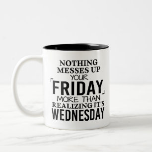 Niets verpest je vrijdag meer dan het besef tweekleurige koffiemok