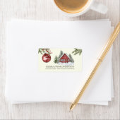 Nieuw adres Rode Cabin in sneeuw met Evergreens Etiket (Insitu)