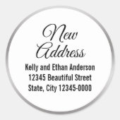 Nieuw Adres Zilver Wit en Zwart Script Elegant Ronde Sticker (Voorkant)