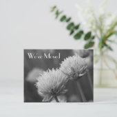 Nieuw adres zwart-witbloemen aankondigingskaart (Staand voorkant)