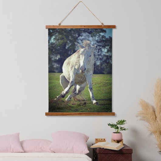Nieuw Forest White Pony Funny Pose Hangend Wandkleed (Slaapkamer)