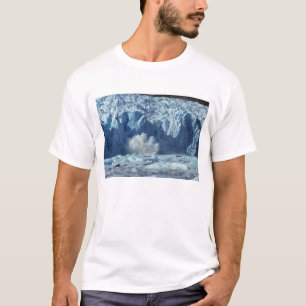 Nieuw gekalfd ijsberg dat in koud water spat t-shirt