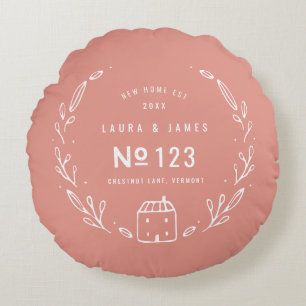 Nieuw huishand getrokken bloemenontwerp rond kussen