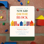 Nieuw Kind op het Block Buurt Baby shower Kaart<br><div class="desc">Neutrale baby showers uitnodiging met illustratie van een rijtje huizen met roze,  blauw,  rood,  groen,  sinaasappel en geel kleurenpalet.</div>