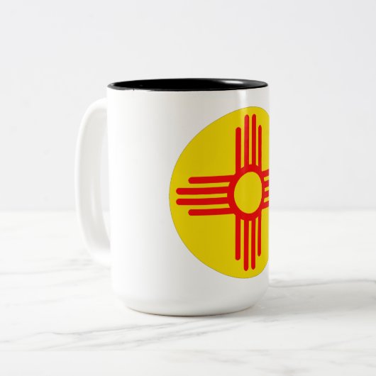 Nieuw Mexicaans Zia Sun-symbool Tweekleurige Koffiemok (Voorkant links)