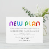 Nieuw regenboogplan uitgestelde trouwkaart kaart (Staand voorkant)