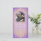 Nieuw Victoriaans: Lila & Gold Save the Date (Staand voorkant)