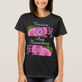 Nieuwe 50 en bloeiende roze bloem aangepaste naam t-shirt