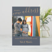 Nieuwe Adres Foto en Elegant Script Blue Moving Aankondiging (Staand voorkant)