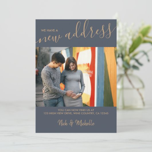 Nieuwe Adres Foto en Elegant Script Blue Moving Aankondiging (Staand voorkant)