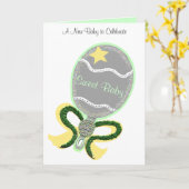 Nieuwe baby Gefeliciteerd Green Yellow Rattle Kaart (Gele Bloem)