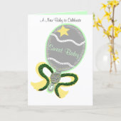 Nieuwe baby Gefeliciteerd Green Yellow Rattle Kaart (Gele Bloem)