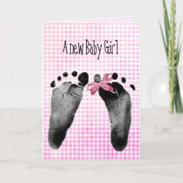 Nieuwe Baby Girl Voetafdrukken op Gingham Kaart
