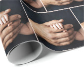 Nieuwe baby' hand in mannenhand cadeaupapier (Rol Hoek)