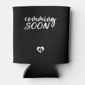 Nieuwe baby komt in 2024 zwangerschap aankondiging blikjeskoeler (Voorkant)